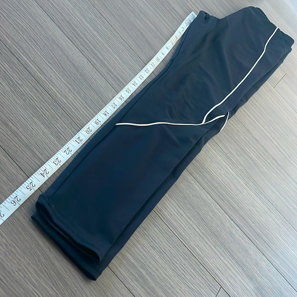 Fabletics Workout Set - Picture 5 of 9